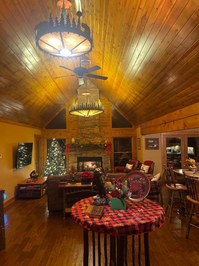 Cozy Creekfront Family Cabin-Pet Friendly -Gamerm-Hot Tub ハイアワシー エクステリア 写真