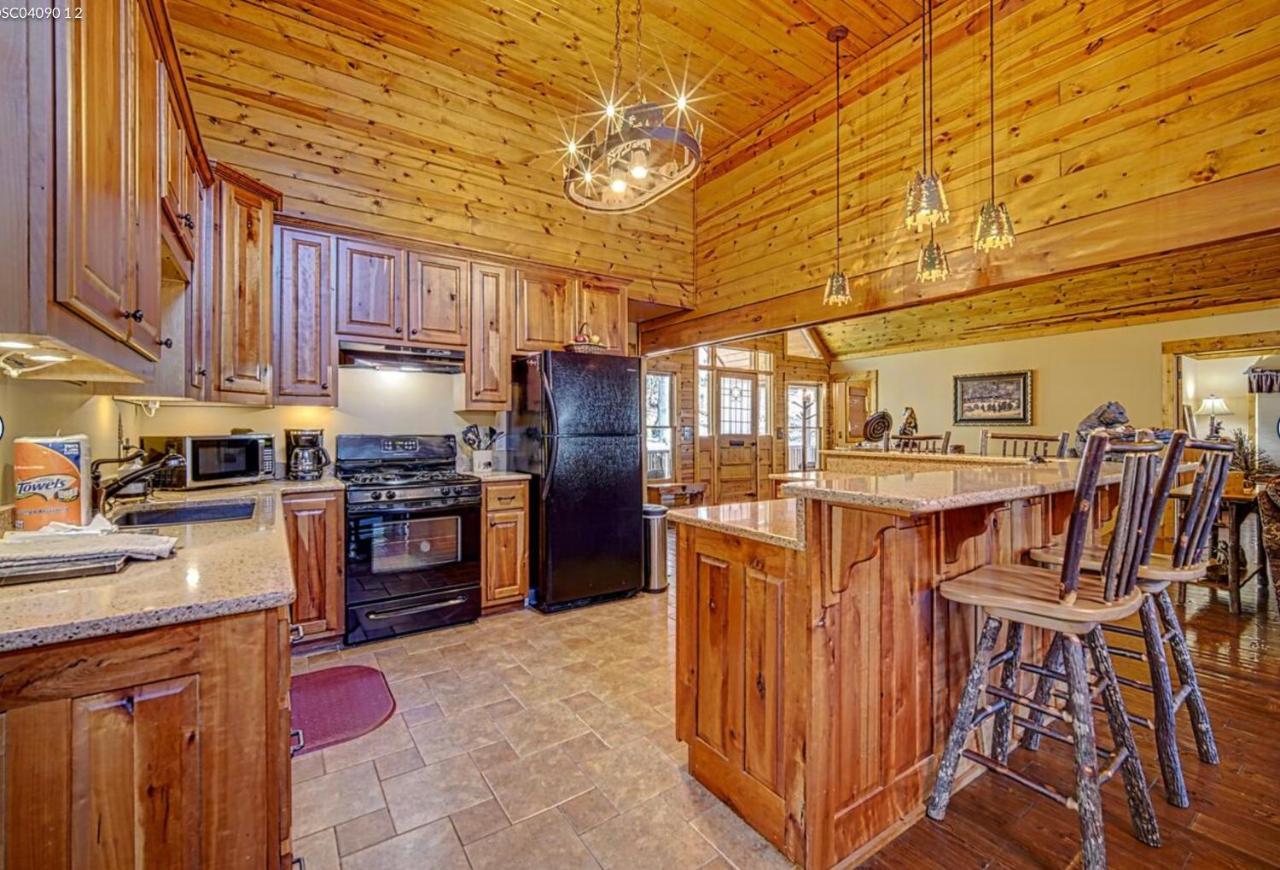 Cozy Creekfront Family Cabin-Pet Friendly -Gamerm-Hot Tub ハイアワシー エクステリア 写真