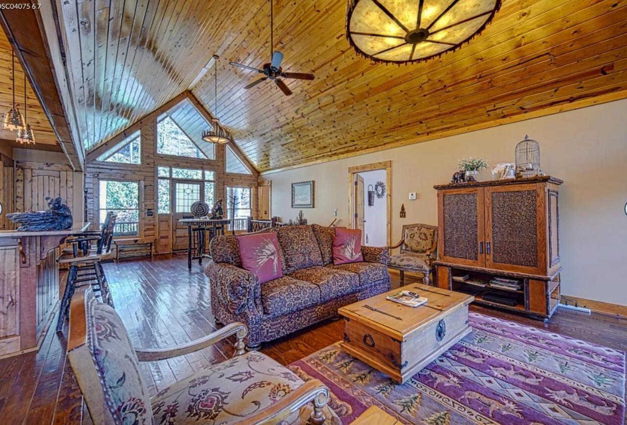 Cozy Creekfront Family Cabin-Pet Friendly -Gamerm-Hot Tub ハイアワシー エクステリア 写真