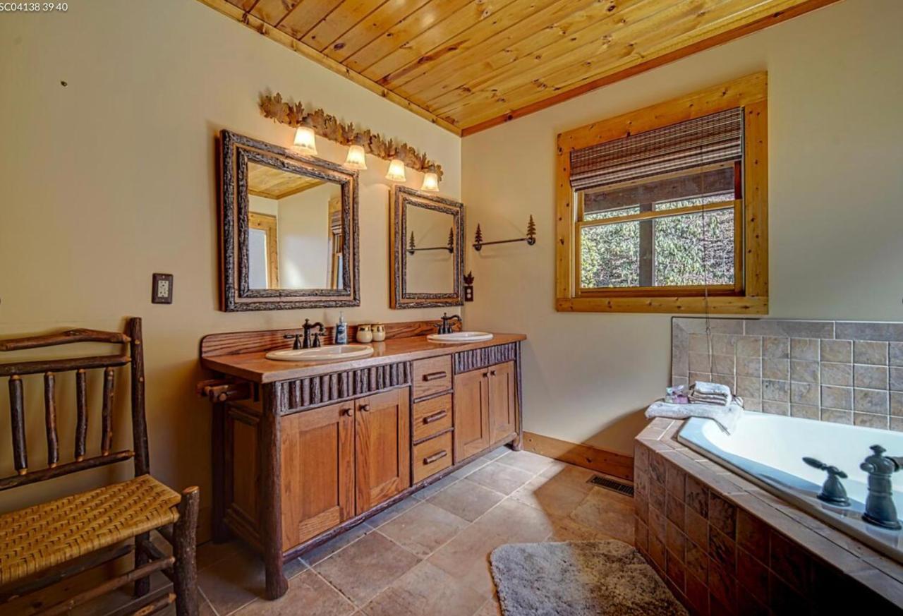 Cozy Creekfront Family Cabin-Pet Friendly -Gamerm-Hot Tub ハイアワシー エクステリア 写真
