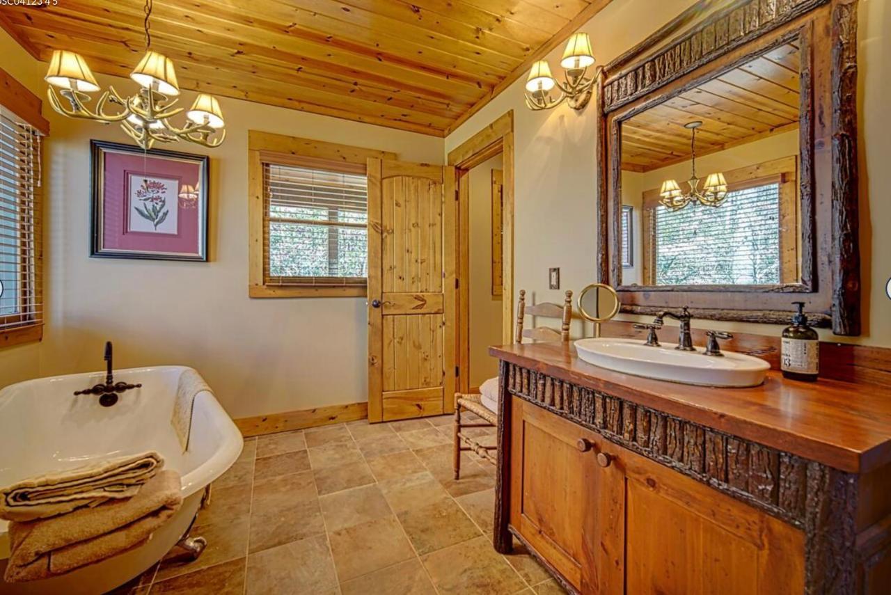 Cozy Creekfront Family Cabin-Pet Friendly -Gamerm-Hot Tub ハイアワシー エクステリア 写真