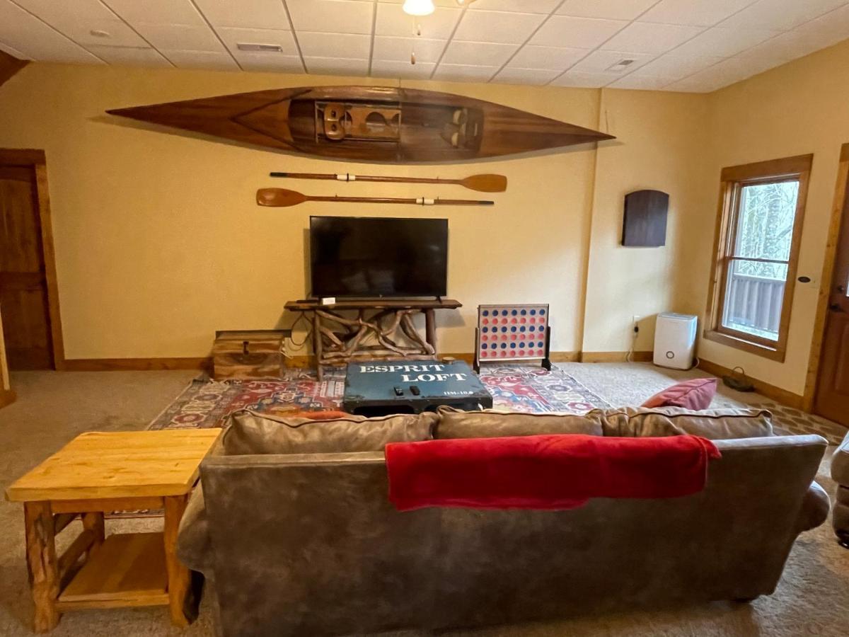 Cozy Creekfront Family Cabin-Pet Friendly -Gamerm-Hot Tub ハイアワシー エクステリア 写真